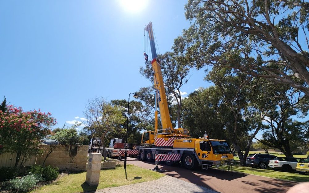 Joyce Krane crane servicing a residential job in Perth